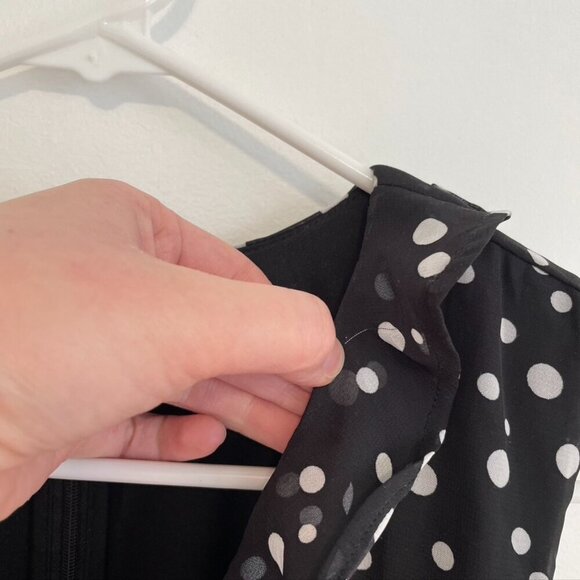 NEW NWT ROZ & ALI DRESSBARN Polka Dot Ruffle V-Neck Sleeveless Jumpsuit Black 16 - Picture 8 of 16